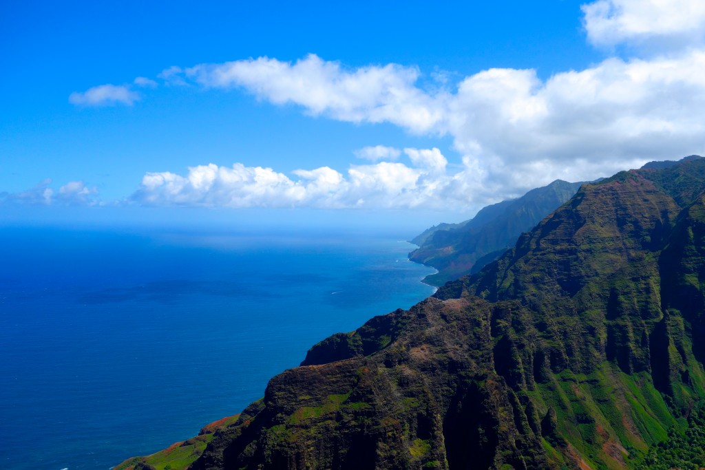 絶景ナパリコーストを望むハワイカウアイ島ヌアロロトレイルトレッキング