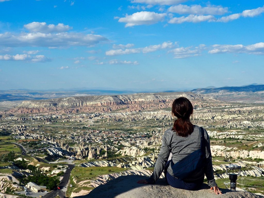 ウチヒサル城からギョレメの街を眺める