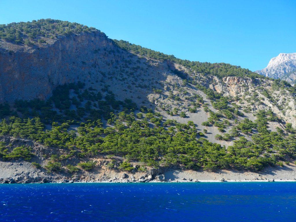 美しいクレタ島の南岸。ここにもトレッキングコースが伸びる