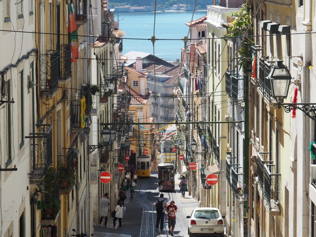 リスボンは坂の街。路面電車やケーブルカーが絵になる街だった